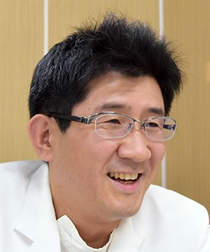 森 律明 患者さんが 手術を受けたい もっと元気になりたい という気持ちになられたら その時は責任を持って応えられる治療をして それを実現したいと考えています 先生があなたに伝えたいこと 人工関節と関節痛の情報サイト 関節が痛い Com