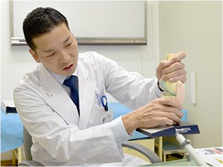 医療法人成春会 北習志野花輪病院 小林 洋平先生