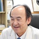 人工関節の手術は入院期間が短いので筋肉の萎縮や誤嚥性肺炎を防げ、日常生活が楽になるのがメリットです。